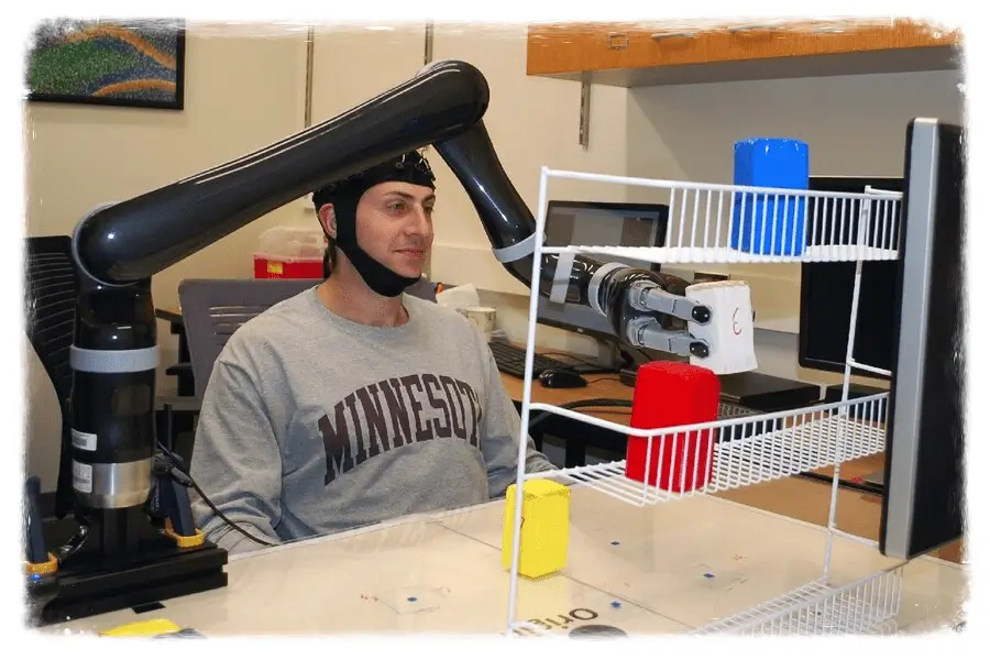 tecnología para mover brazos robóticos con nervios craneales